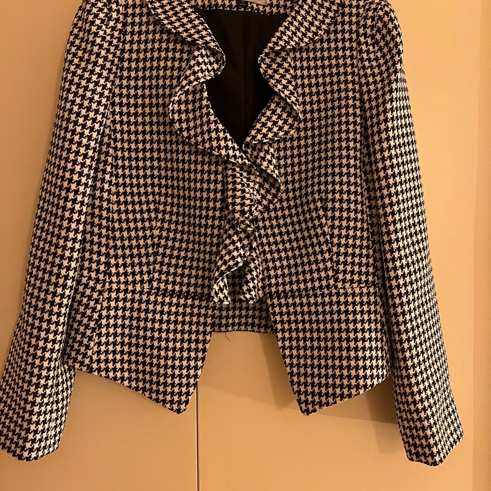 Tahari Black and White Houndstooth Blazer